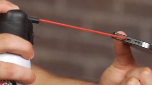 cach-ve-sinh-loa-dien-thoai-iphone-5