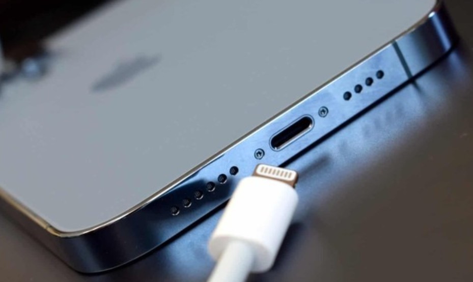 sac-iphone-co-dung-chung-duoc-khong-7